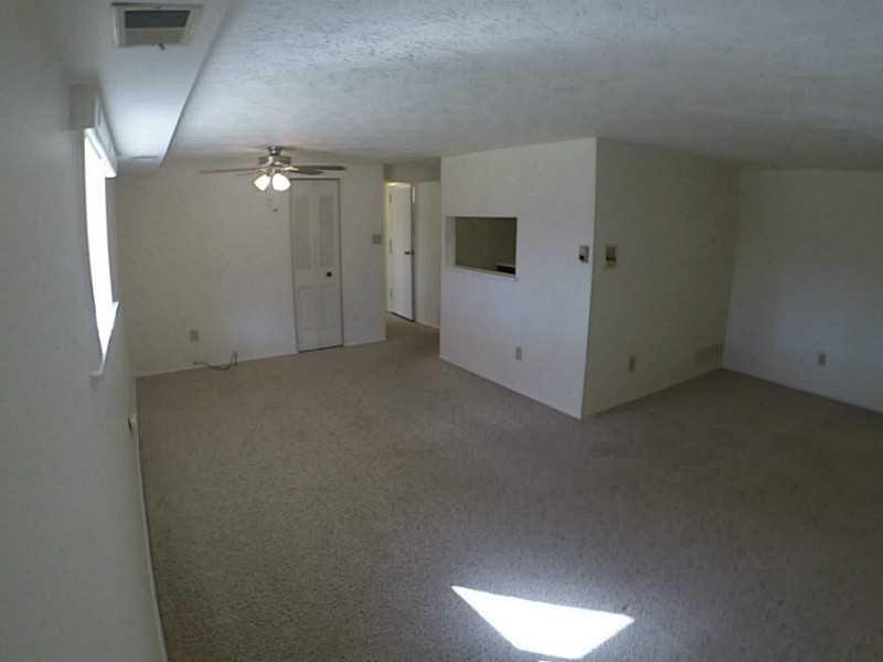 505 Hunters Path Road, Unit 11 Bridgeville, PA 15017 - Photo 4 of 13 Dining Room.