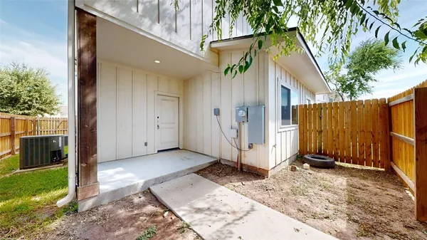 a view of a back yard of the house