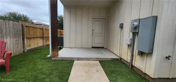 a view of back yard of the house