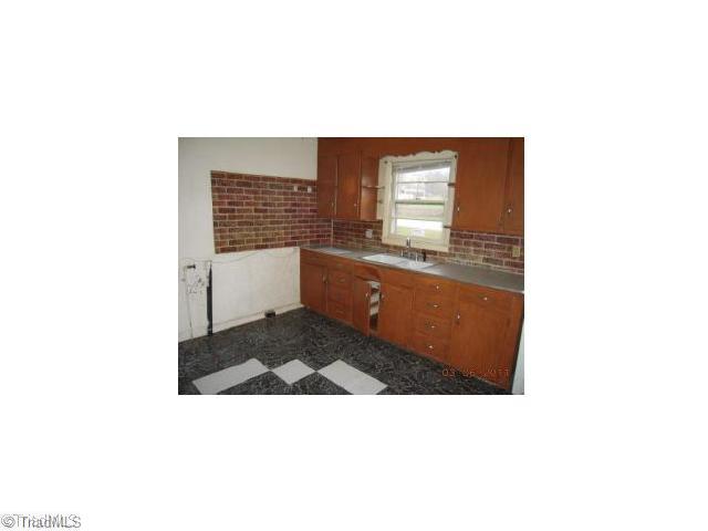 716 Rapp Street Thomasville, NC 27360 - Photo 4 of 4 Kitchen.
