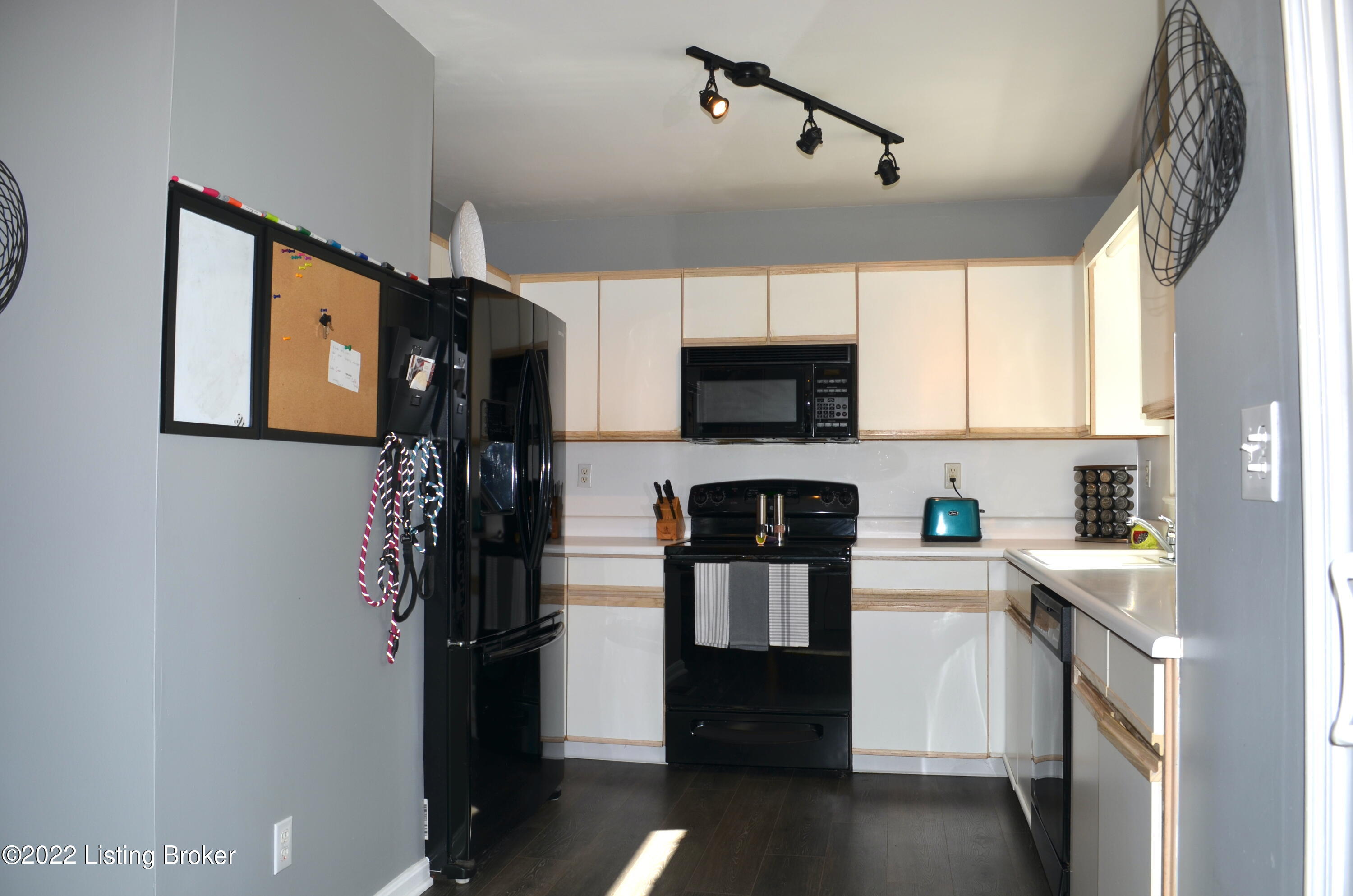 7100 Ridge Creek Road Louisville, KY 40291 - Photo 6 of 18 DSC_1325