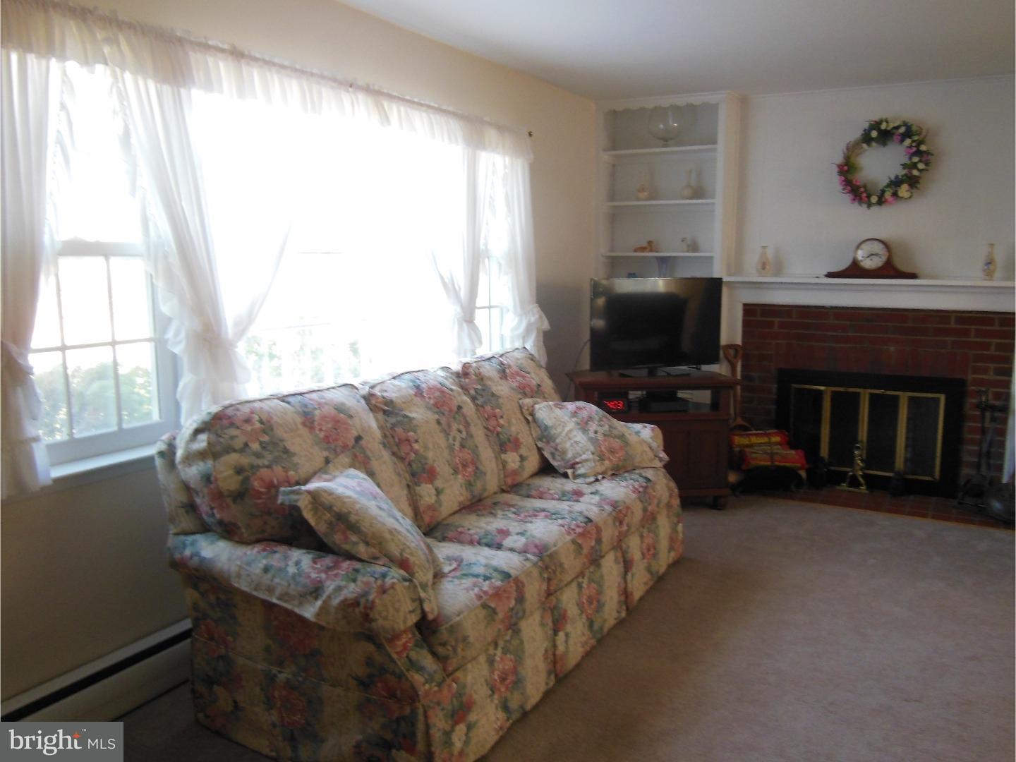 19 Rockland Road Ewing, NJ 08638 - Photo 7 of 24 Living Room