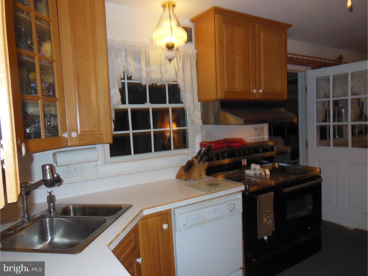 19 Rockland Road Ewing, NJ 08638 - Photo 10 of 24 Kitchen