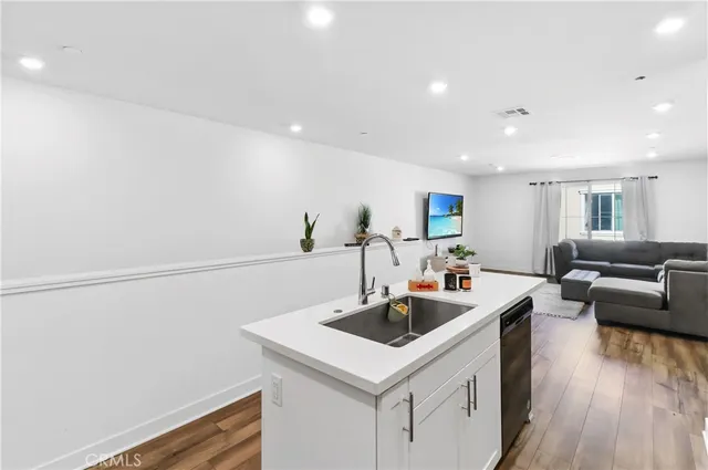 $393,000 | 466 North Glenwood Avenue, Rialto, CA 92376