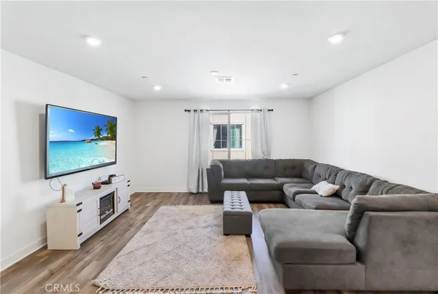 $393,000 | 466 North Glenwood Avenue, Rialto, CA 92376