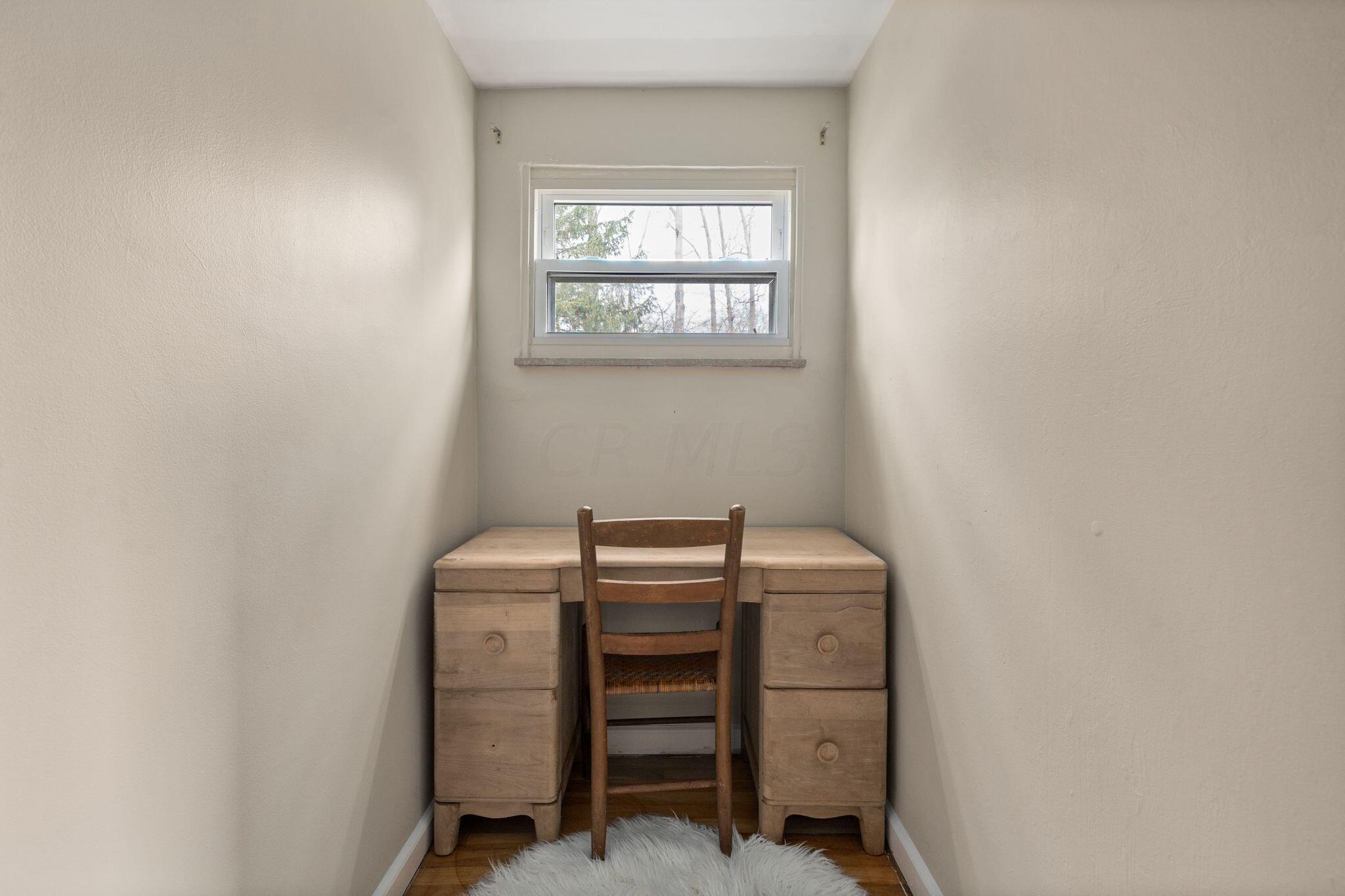 141 North Harding Road Columbus, OH 43209 - Photo 37 of 61 BEDROOM 2 NOOK