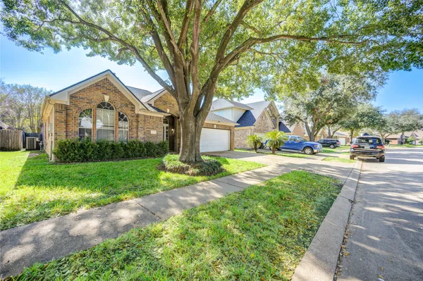 $304,999 | 19631 Oakwood Falls Trail, Houston, TX 77084