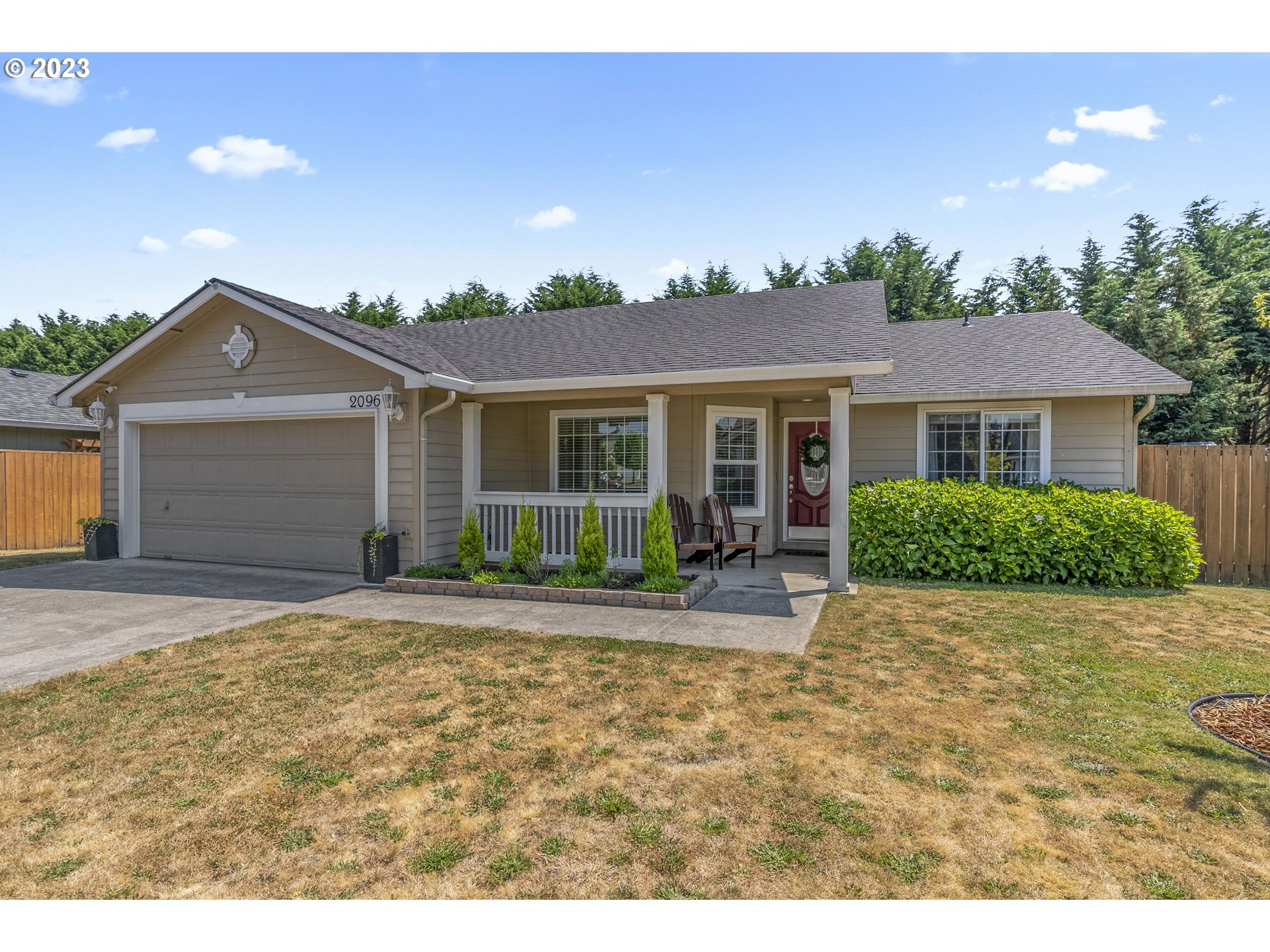 2096 Grove Street Longview, WA 98632 - Photo 1 of 27 Gallery Image 1
