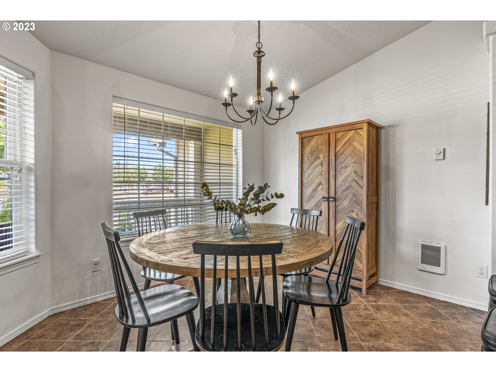 2096 Grove Street Longview, WA 98632 - Photo 12 of 27 Gallery Image 12