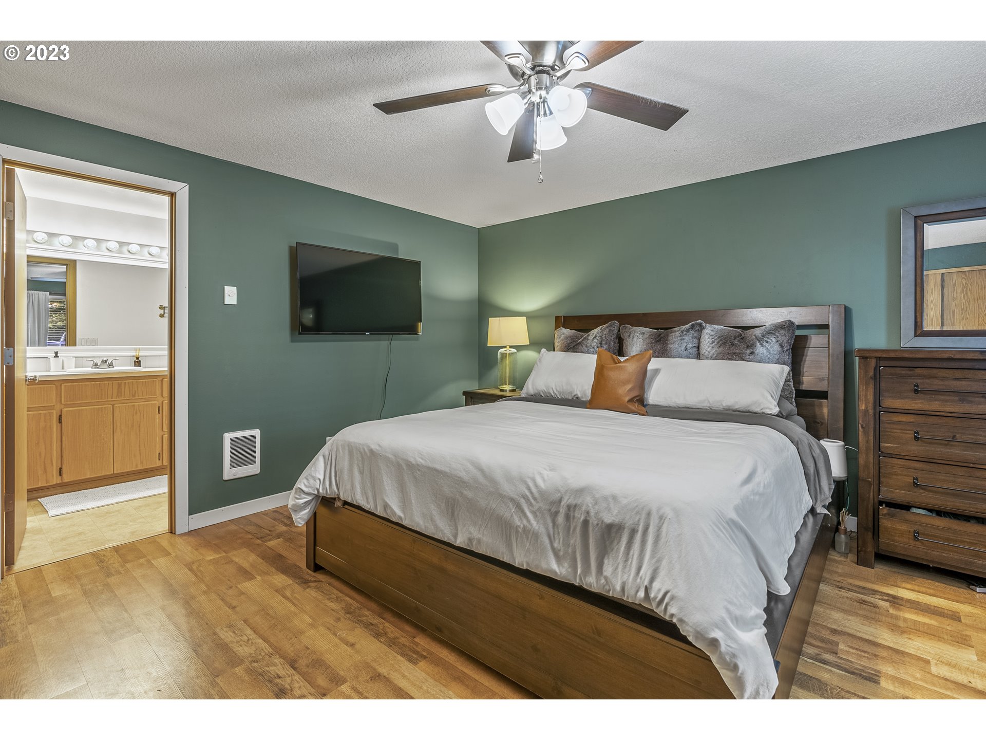 2096 Grove Street Longview, WA 98632 - Photo 18 of 27 Gallery Image 18