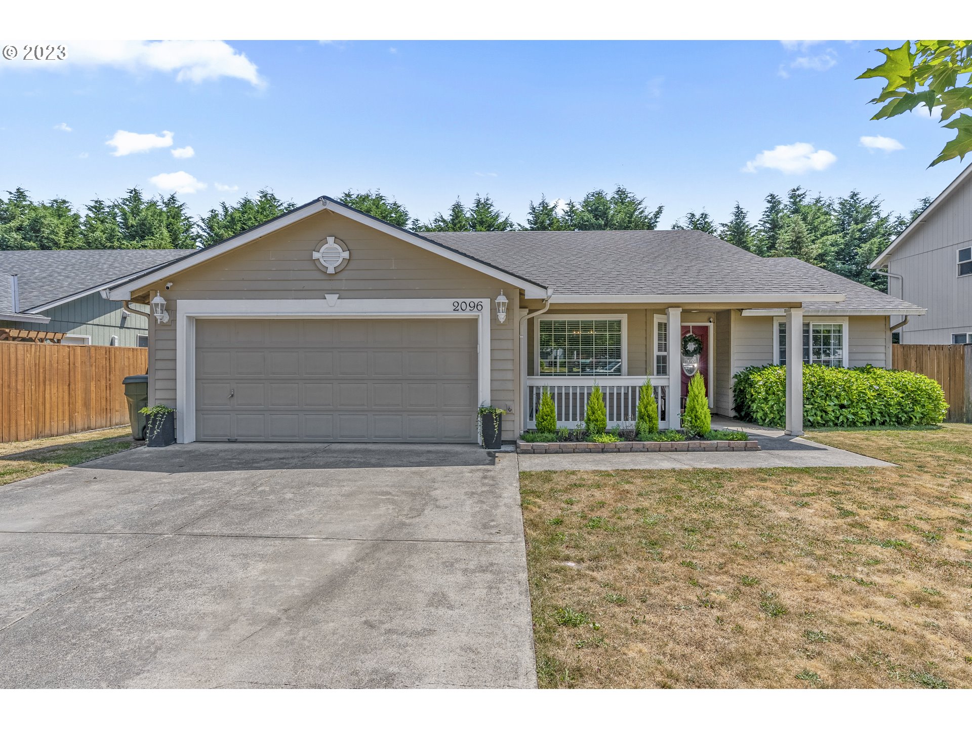 2096 Grove Street Longview, WA 98632 - Photo 2 of 27 Gallery Image 2
