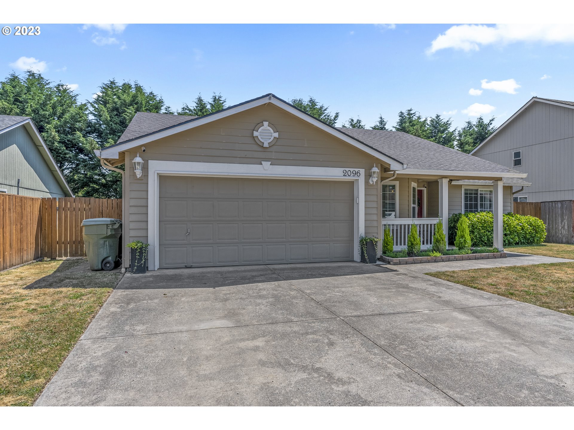 2096 Grove Street Longview, WA 98632 - Photo 3 of 27 Gallery Image 3