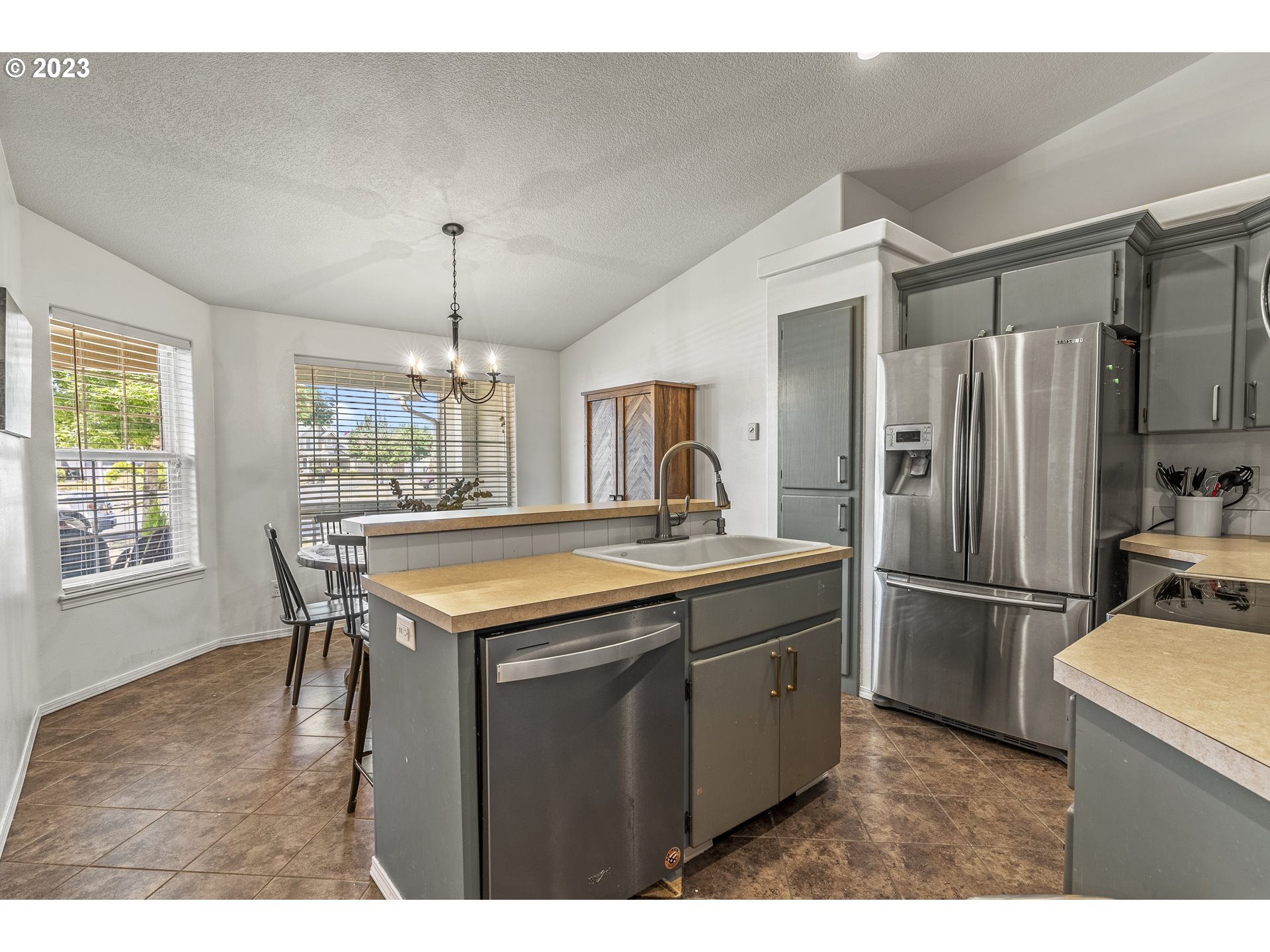 2096 Grove Street Longview, WA 98632 - Photo 10 of 27 Gallery Image 10
