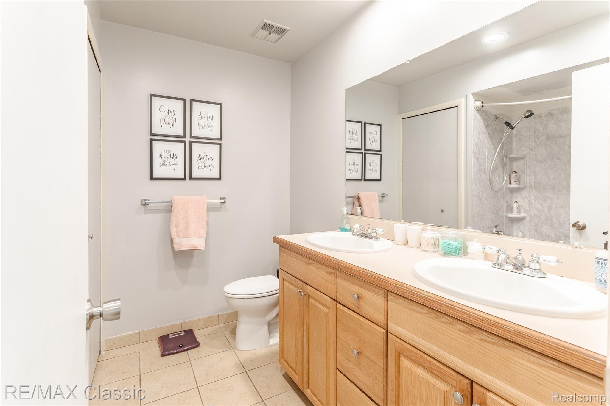 5151 Patrick Road West Bloomfield, MI 48322 - Photo 38 of 43 Patrick-30.jpg