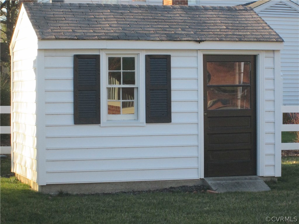 8222 Overbury Road Richmond, VA 23227 - Photo 15 of 16 Charming garden house.