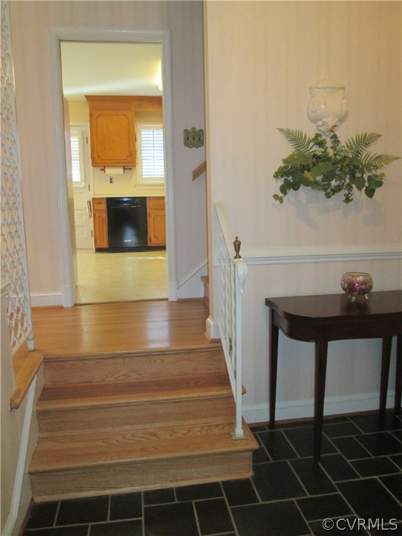8222 Overbury Road Richmond, VA 23227 - Photo 3 of 16 Hardwood floor stairs to first level