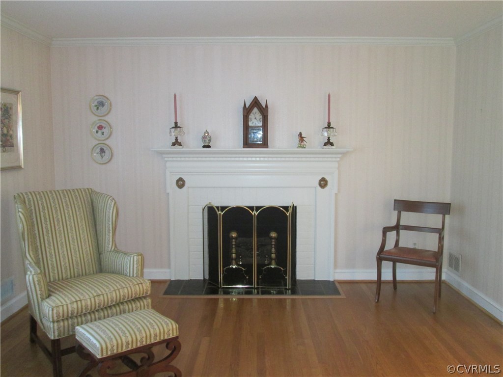 8222 Overbury Road Richmond, VA 23227 - Photo 5 of 16 Closer view of FP with charming mantel