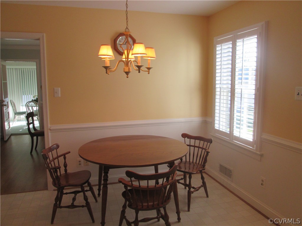 8222 Overbury Road Richmond, VA 23227 - Photo 9 of 16 Eat in area of kitchen.