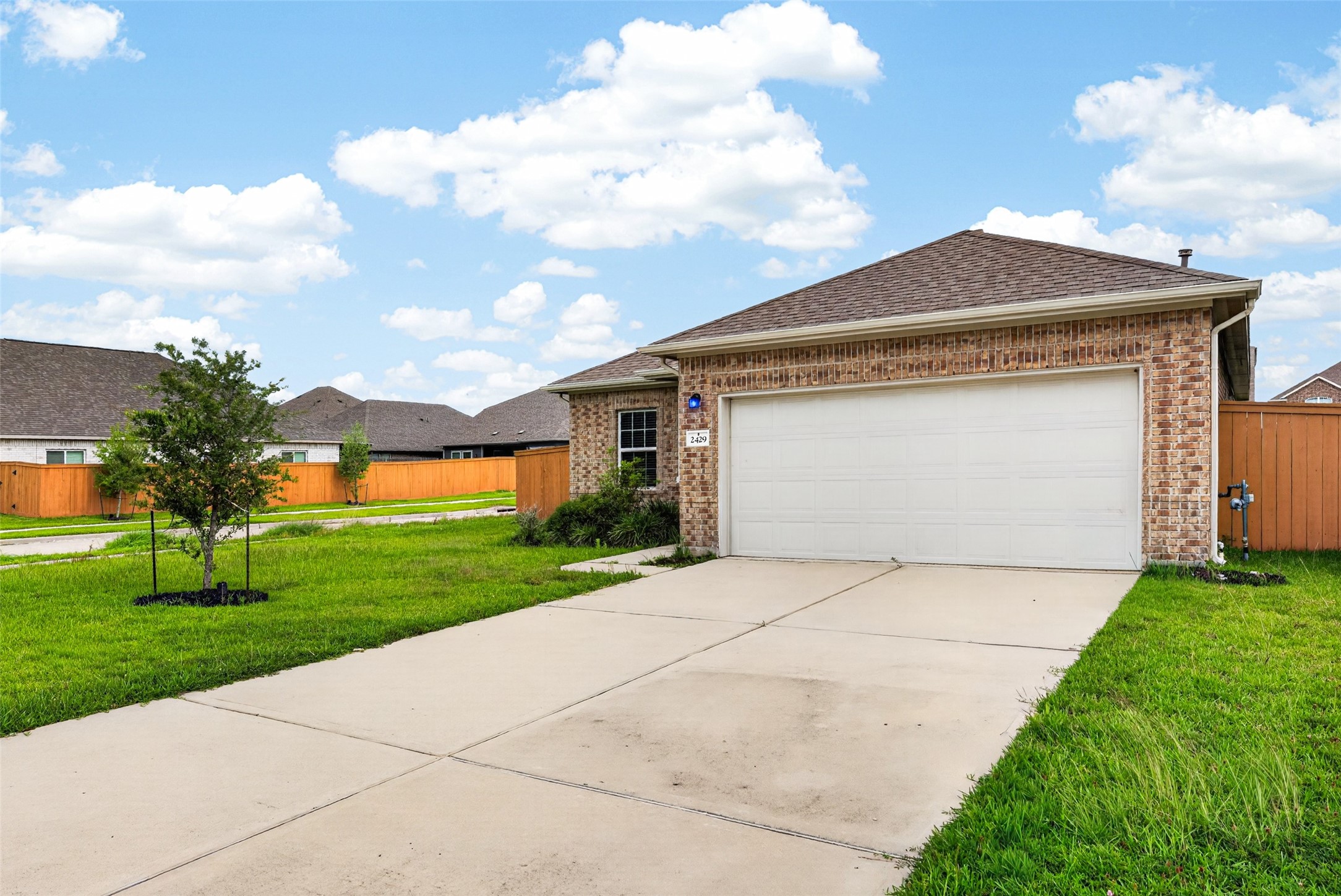 2429 Abbot Brk Drive Rosharon, TX 77583 - Photo 2 of 43