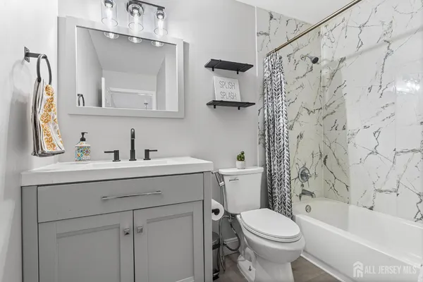 $625,000 | 110 Castle Pointe Boulevard, Piscataway, NJ 08854