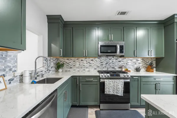 $625,000 | 110 Castle Pointe Boulevard, Piscataway, NJ 08854