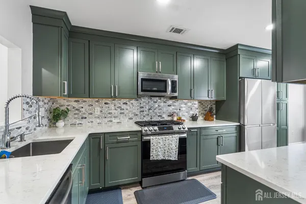 $625,000 | 110 Castle Pointe Boulevard, Piscataway, NJ 08854