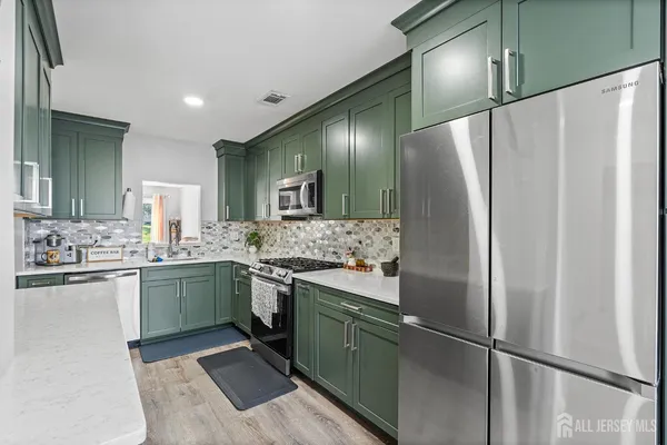 $625,000 | 110 Castle Pointe Boulevard, Piscataway, NJ 08854