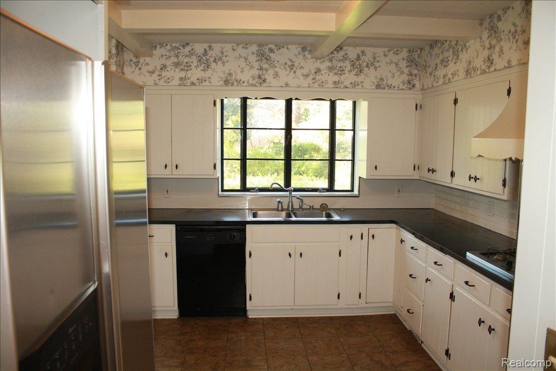 709 Berkshire Road Grosse Pointe, MI 48230 - Photo 8 of 25 kitchen