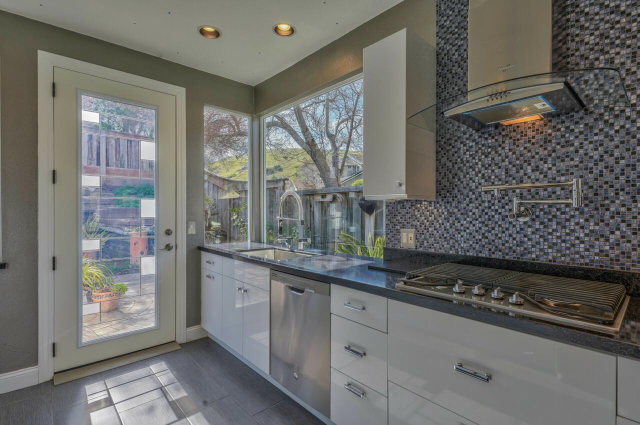 17502 Sugarmill Road Salinas, CA 93908 - Photo 12 of 29 Gallery Image 12