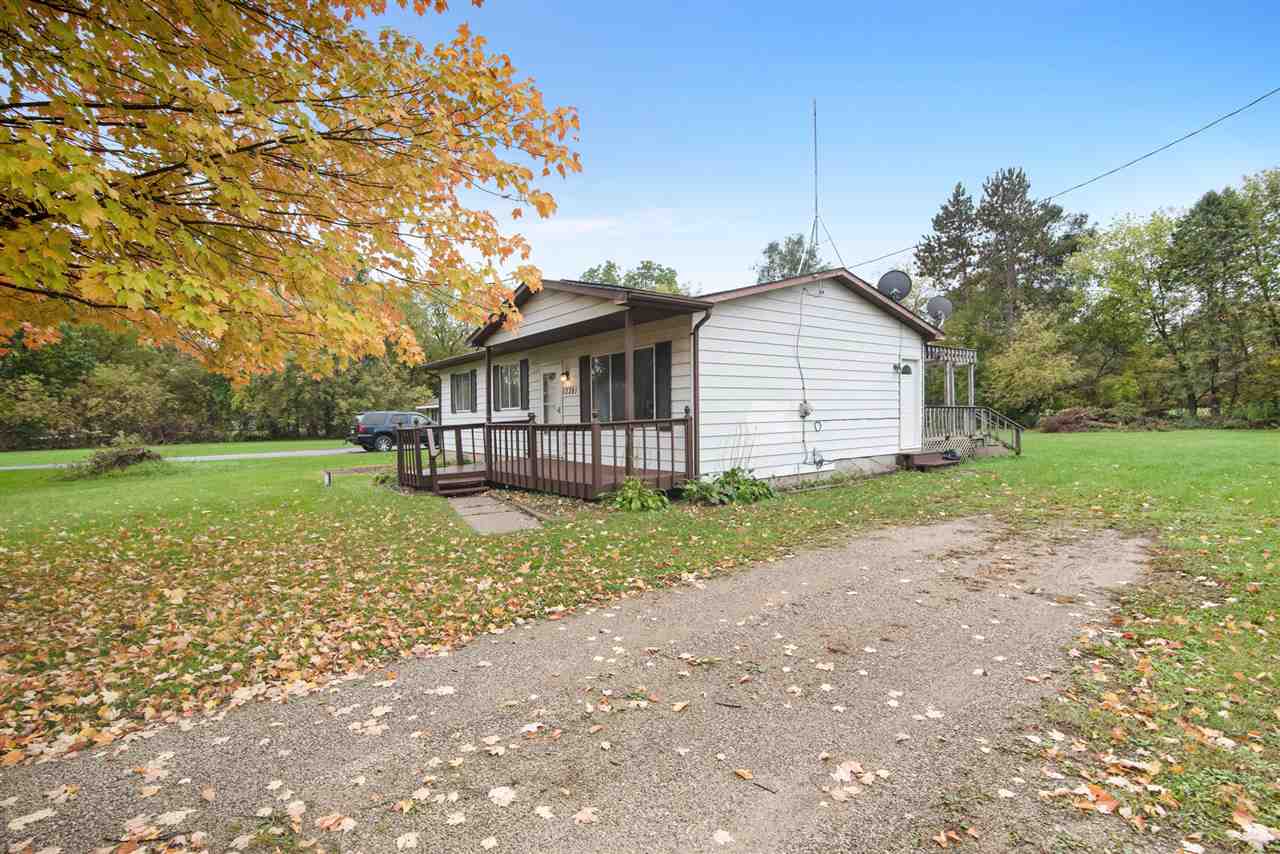 12391 North Genesee Road Clio, MI 48420 - Photo 3 of 23 31397889-2.JPG