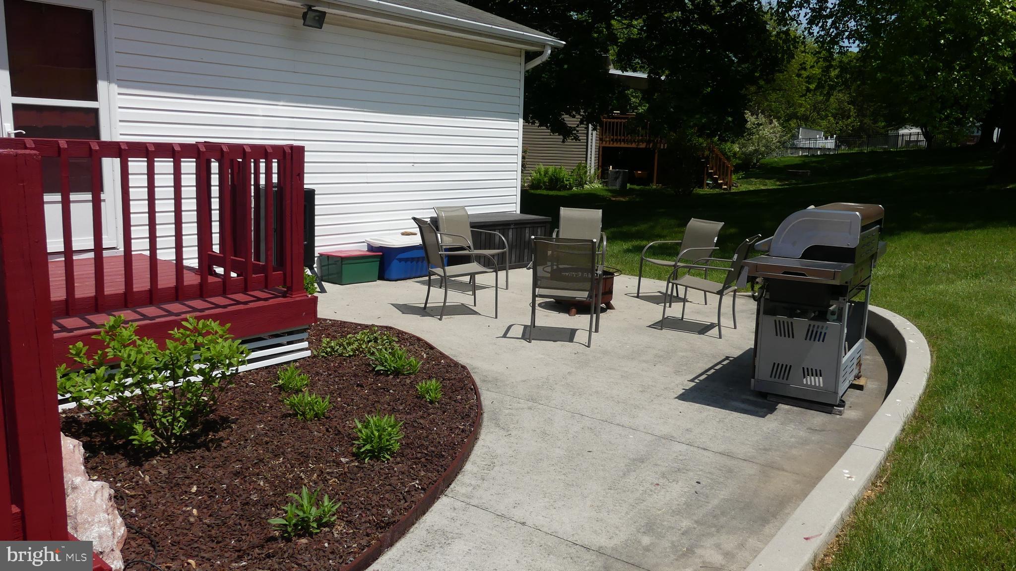 212 Ridley Drive York, PA 17402 - Photo 19 of 68 Patio