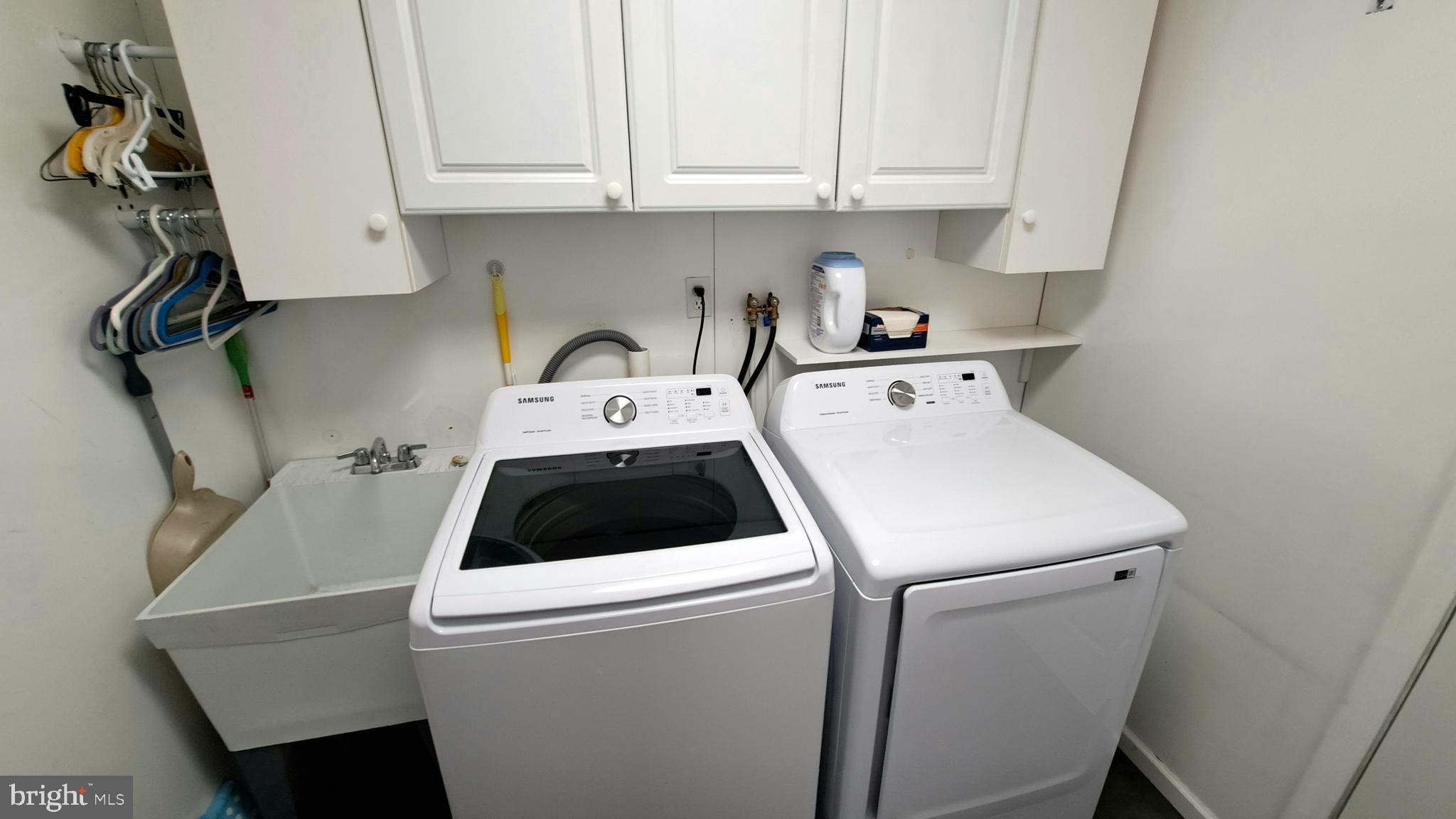 212 Ridley Drive York, PA 17402 - Photo 41 of 68 a utility room with dryer and washer