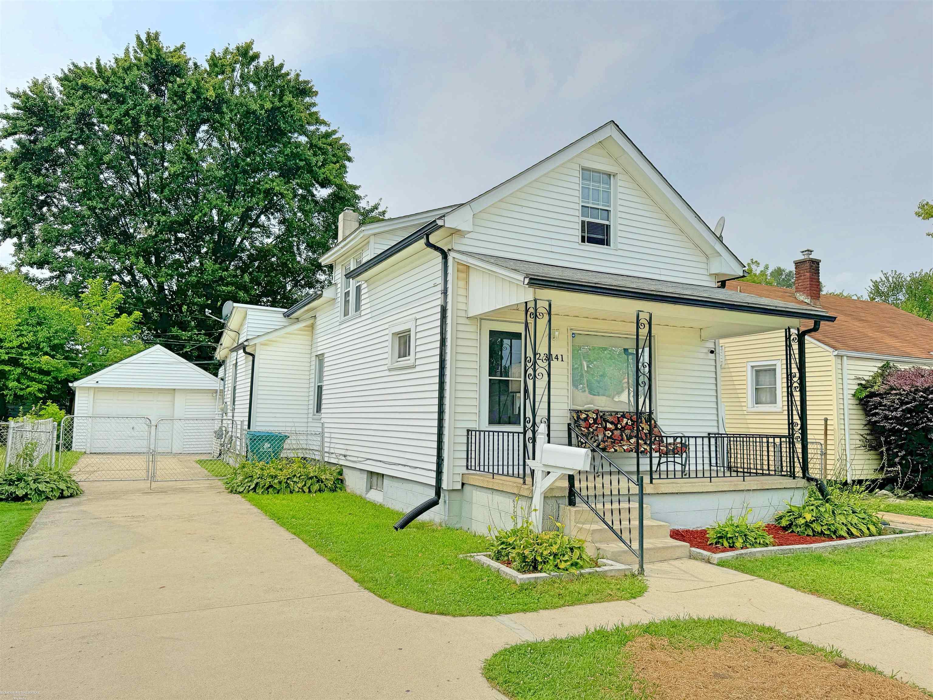 22141 Cushing Avenue Eastpointe, MI 48021 - Photo 1 of 21