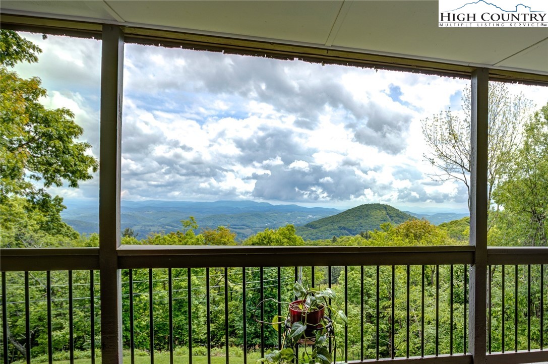 1000 Running Deer Trail Boone, NC 28607 - Photo 4 of 47 Gallery Image 4