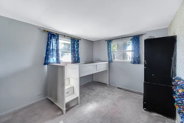 $349,999 | 352 Sioux Lane, Carol Stream, IL 60188