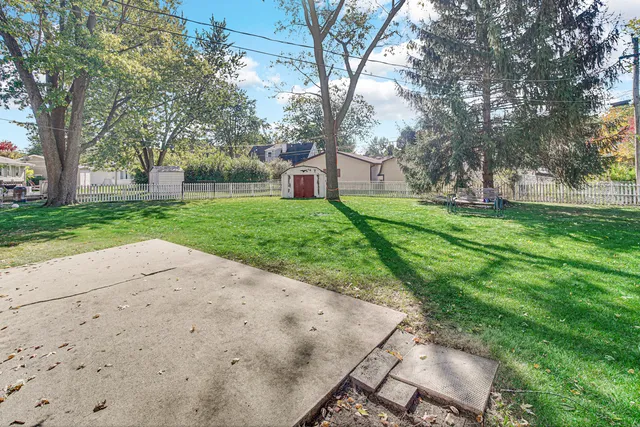 $349,999 | 352 Sioux Lane, Carol Stream, IL 60188