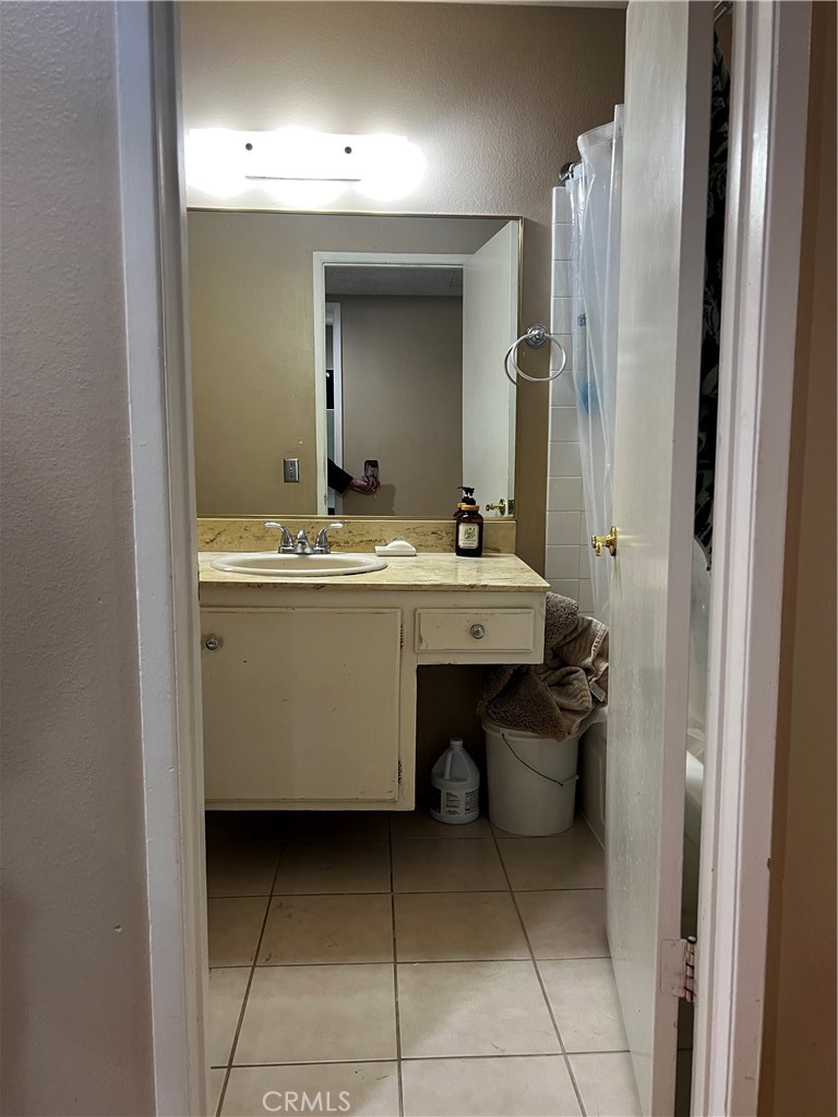 20002 Tajauta Avenue Carson, CA 90746 - Photo 19 of 32 Hallway Bathroom