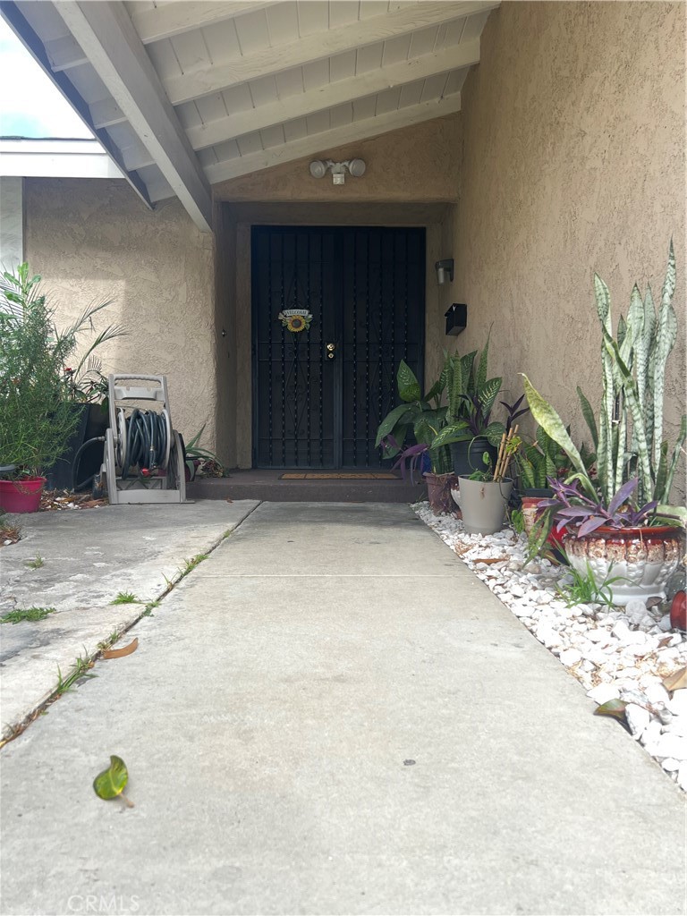 20002 Tajauta Avenue Carson, CA 90746 - Photo 2 of 32 Front Doorway