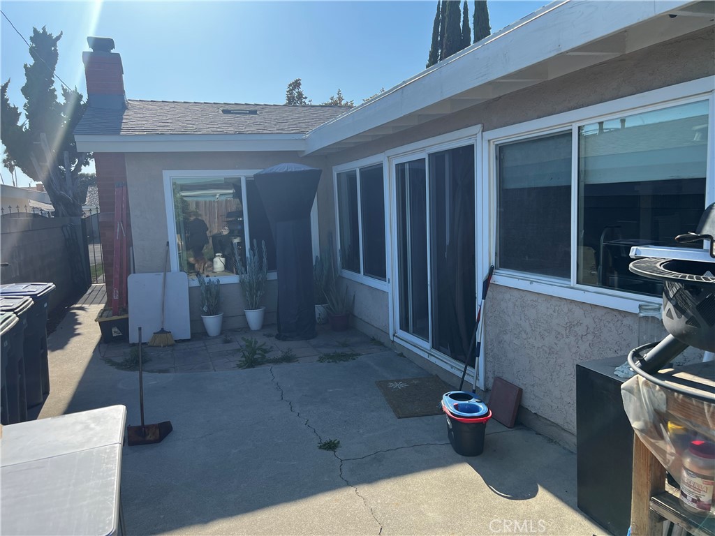 20002 Tajauta Avenue Carson, CA 90746 - Photo 27 of 32 South Side back patio area