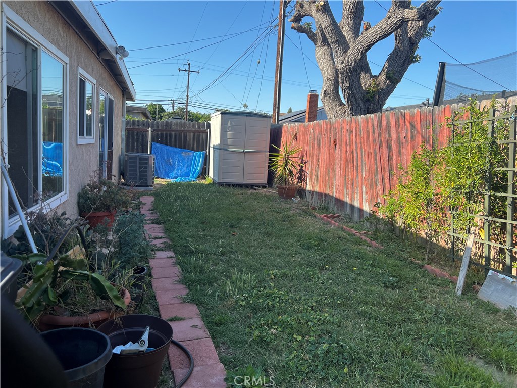 20002 Tajauta Avenue Carson, CA 90746 - Photo 29 of 32 East Side facing backyard