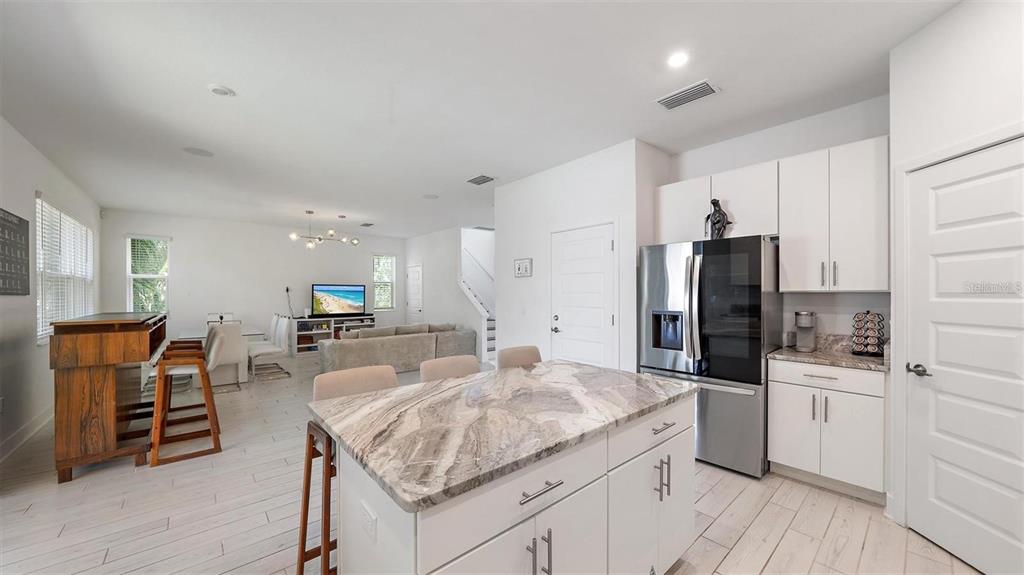 2587 Temple Street Sarasota, FL 34239 - Photo 7 of 25