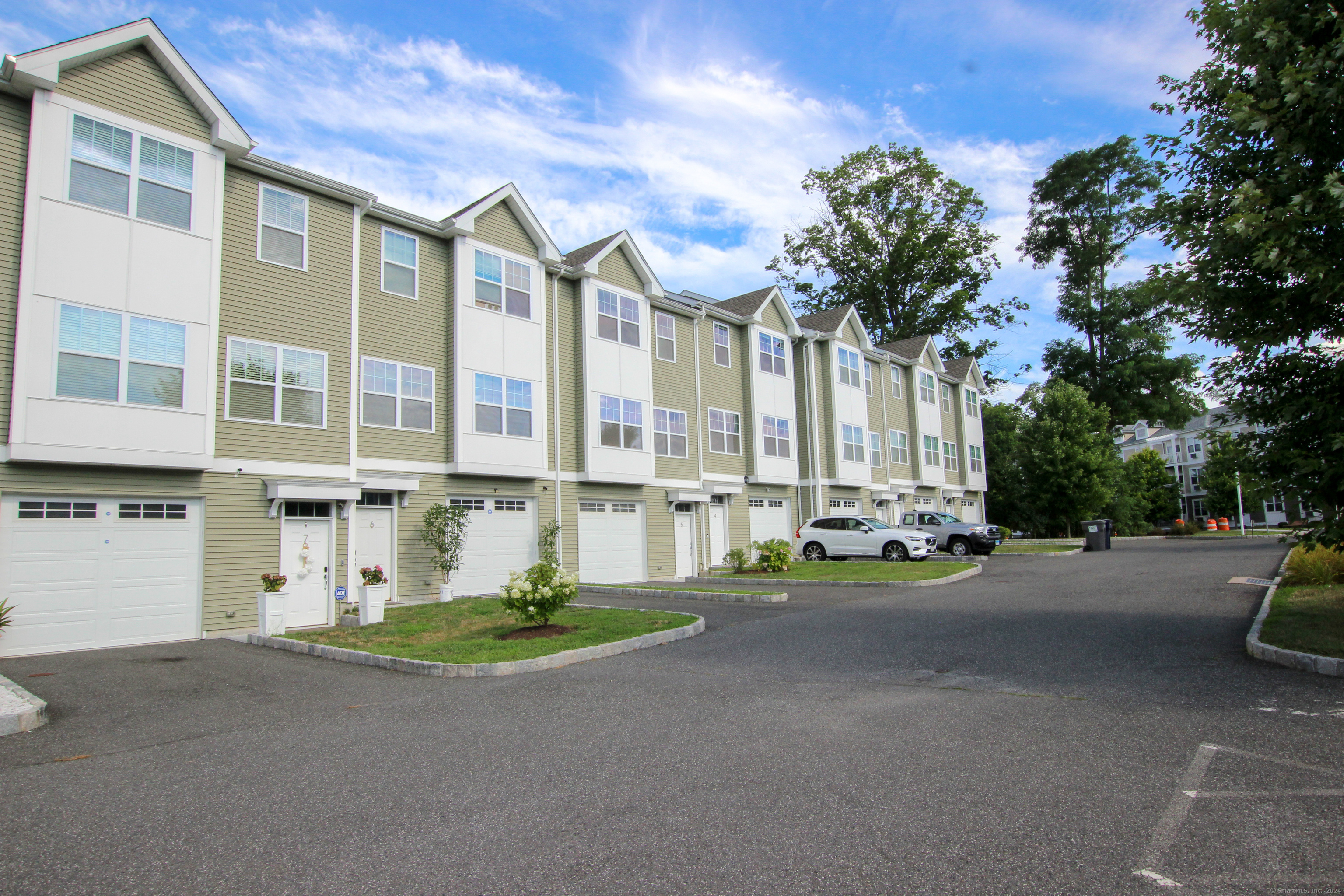 5 Laurel Hill Road, Unit 5 Brookfield, CT 06804 - Photo 2 of 14