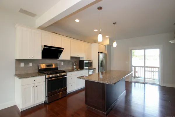 $2,850 | 5 Laurel Hill Road, Unit 5, Brookfield, CT 06804