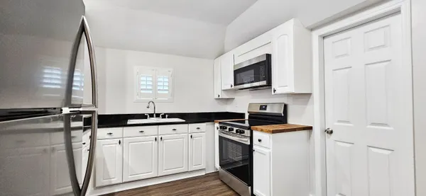 $2,050 | 7691 North Highway 17, Awendaw, SC 29429