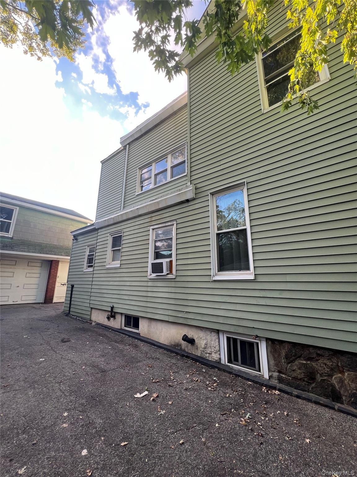 4083 Seton Avenue Bronx, NY 10466 - Photo 8 of 8 View of home's exterior