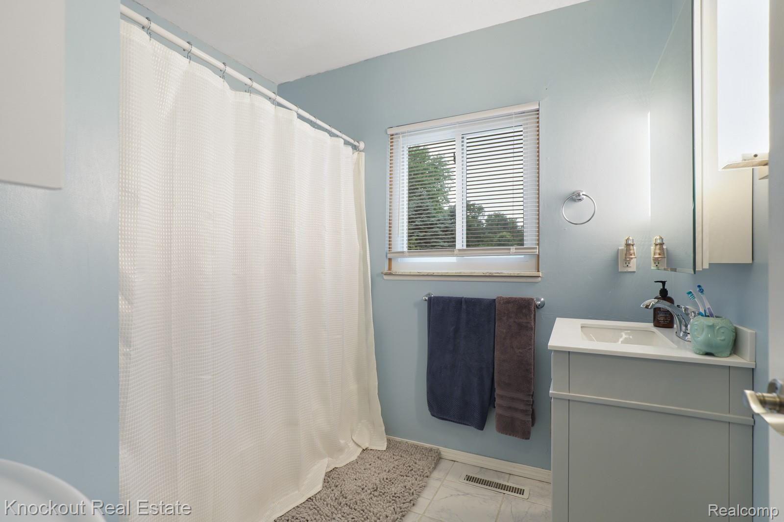 7060 Quain Road Birch Run, MI 48415 - Photo 20 of 34 7060 Quain Rd Bridgeport-23.jpg