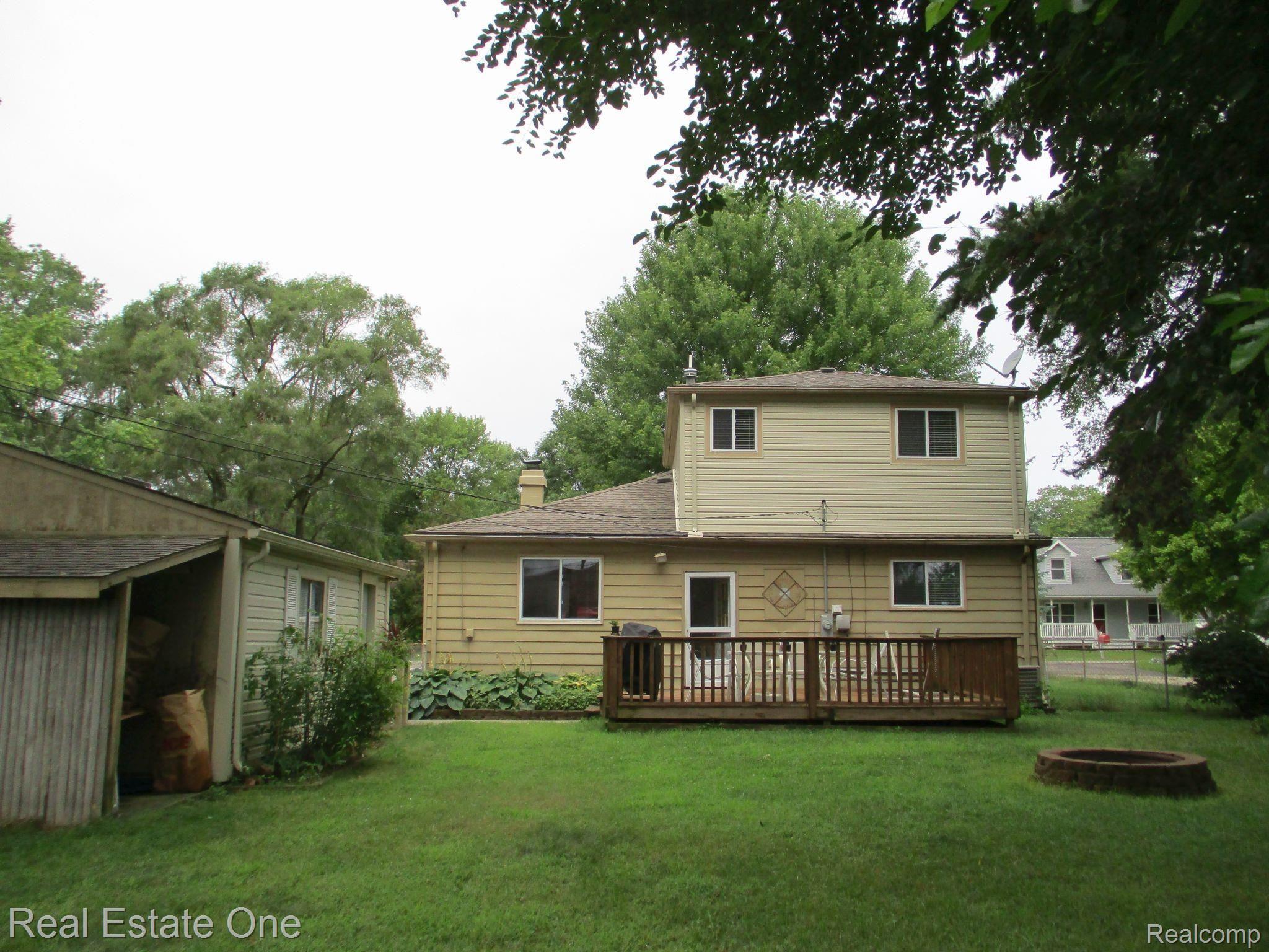 3195 Hessel Avenue Rochester, MI 48307 - Photo 36 of 36 IMG_2387.jpg