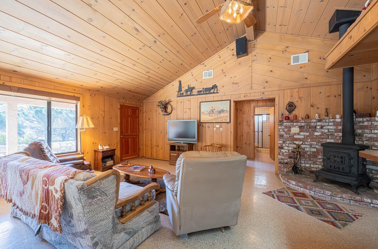 33900 Fabry Road Soledad, CA 93960 - Photo 13 of 34 a bed room with bed and balcony