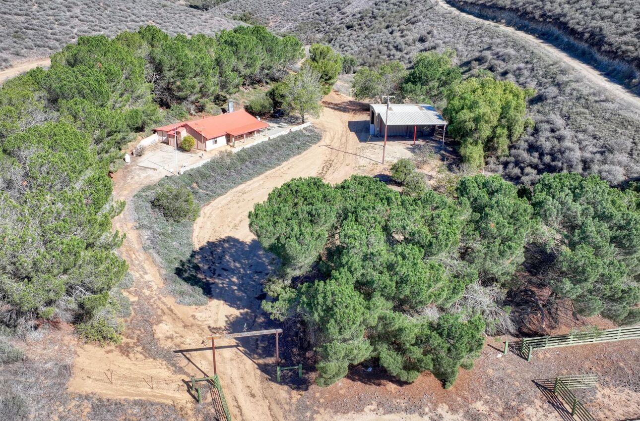33900 Fabry Road Soledad, CA 93960 - Photo 33 of 34 a backyard of a house with a yard and outdoor seating