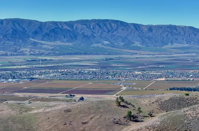 $2,100,000 | 33900 Fabry Road, Soledad, CA 93960